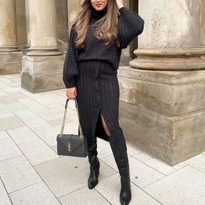 Cable knit midi skirt with buttons and side slit